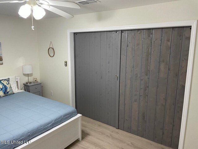 bedroom with light hardwood / wood-style floors and ceiling fan