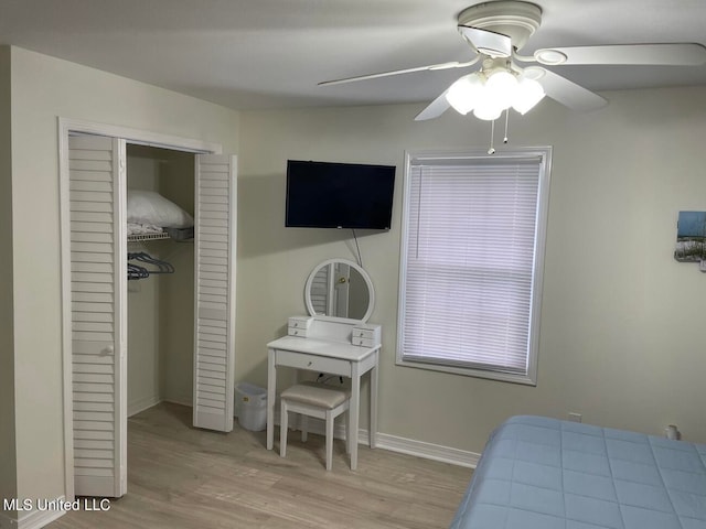 bedroom with light wood-type flooring, a closet, and ceiling fan