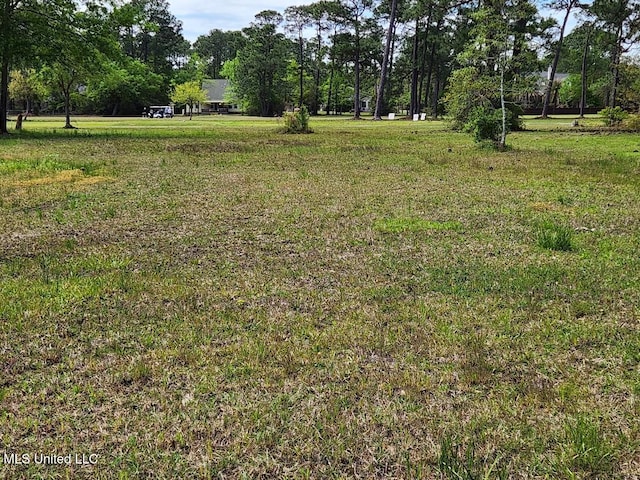 Listing photo 2 for 123 Country Club Dr, Pass Christian MS 39571