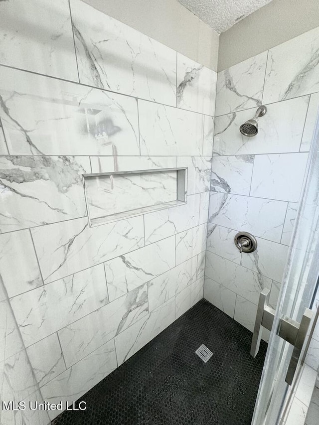 809 Herrick Ave, Pascagoula, MS 39567 - full bathroom with a tile shower and a textured ceiling