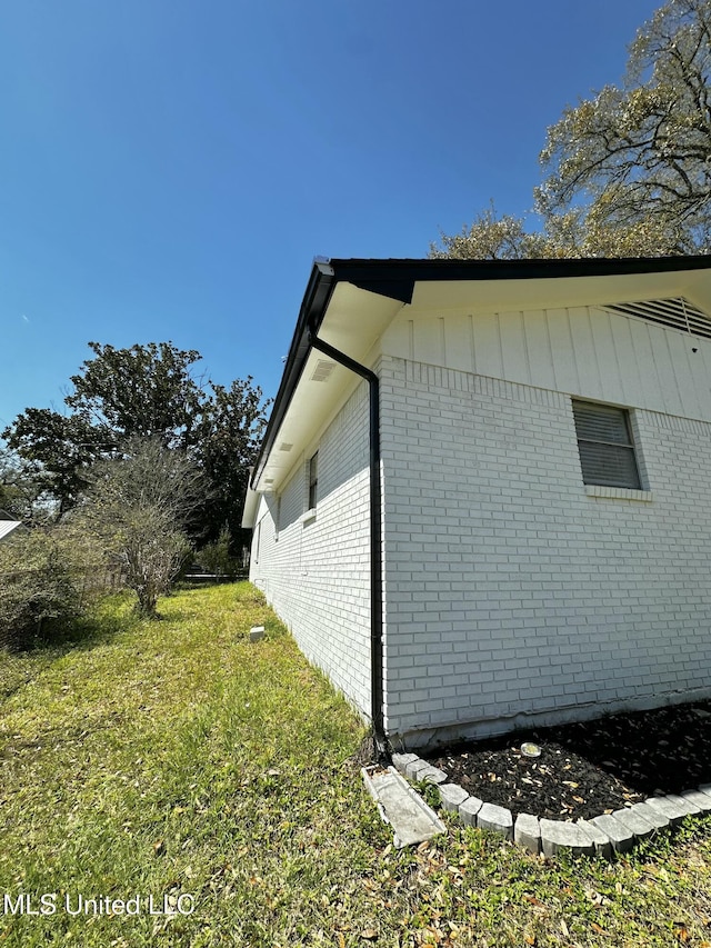 809 Herrick Ave, Pascagoula, MS 39567 - view of home's exterior with brick siding and a yard