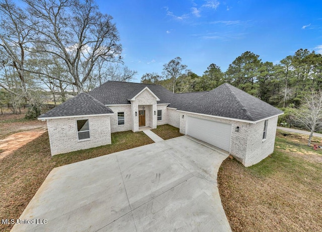 view of front of house featuring a front yard and a garage