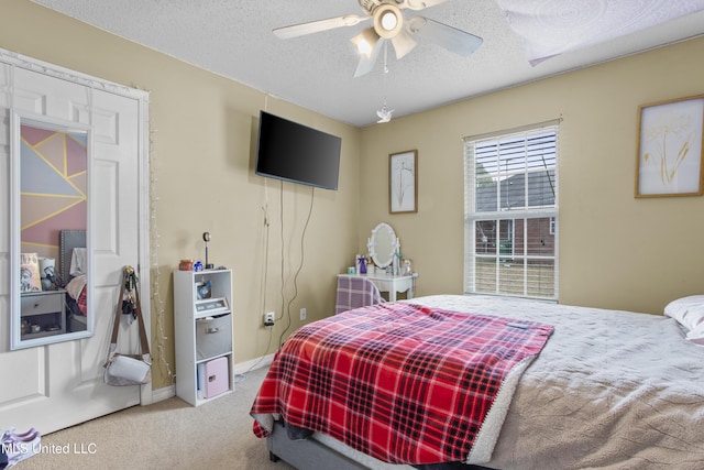 bedroom with ceiling fan, a textured ceiling, and carpet