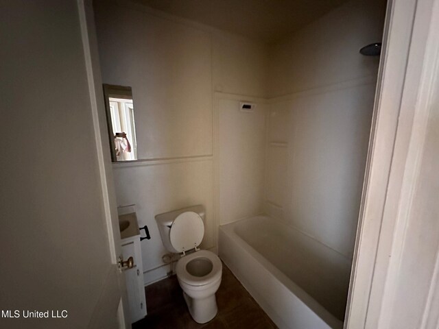 500 Avery St, Cleveland, MS 38732 - bathroom featuring toilet and shower / bath combination