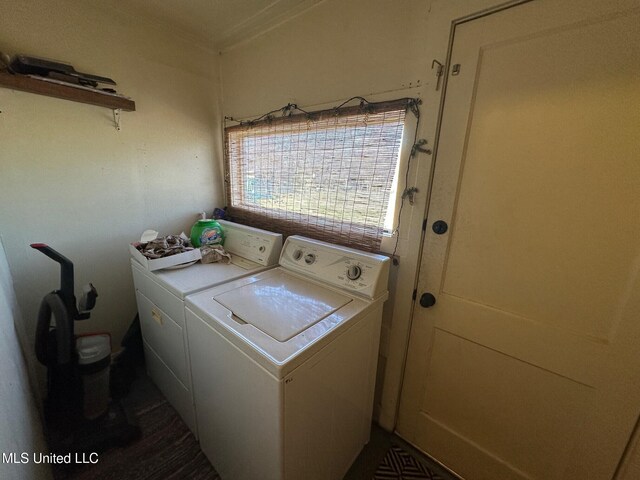 500 Avery St, Cleveland, MS 38732 - laundry room featuring washer and clothes dryer