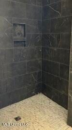 bathroom featuring tiled shower