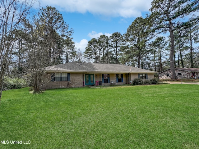 single story home featuring a front yard