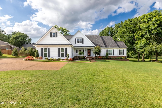 9194 Rosalie Cv, Olive Branch, MS 38654 - view of front of property with a front yard and a porch
