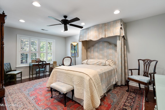 bedroom featuring dark wood-style flooring, baseboards, visible vents, recessed lighting, and ceiling fan