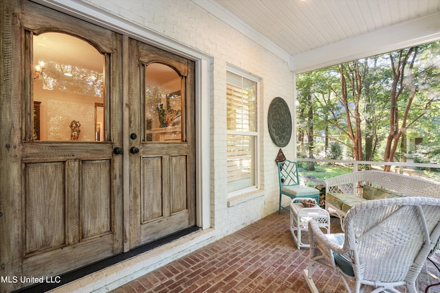 doorway to property with covered porch