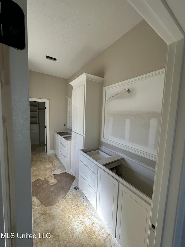 bathroom with visible vents and a textured ceiling