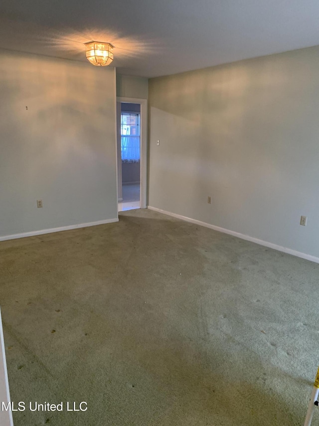 spare room with carpet flooring