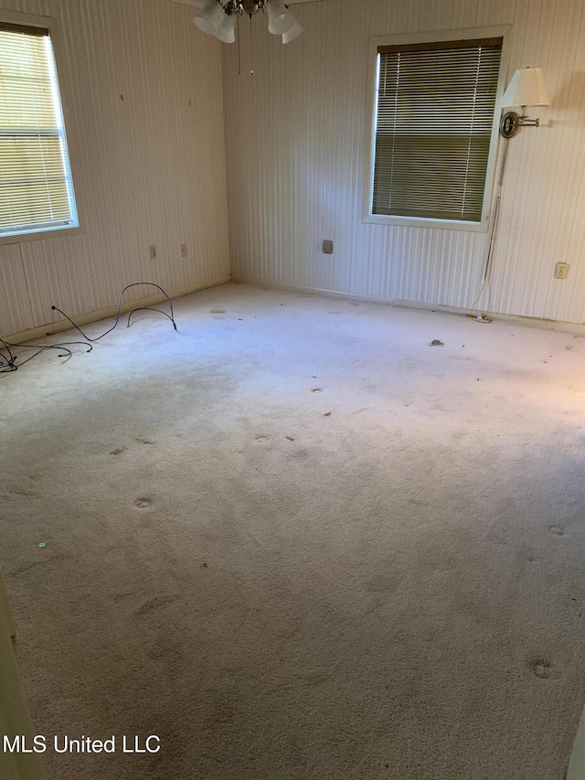 unfurnished room featuring carpet flooring and ceiling fan