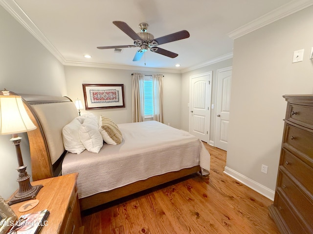 2997 Deerfield Rd, Yazoo City, MS 39194 - bedroom with light wood-style flooring, recessed lighting, crown molding, baseboards, and a ceiling fan