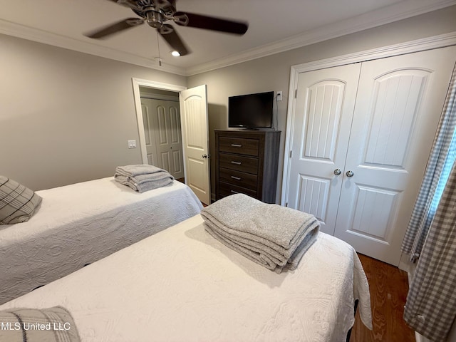 2997 Deerfield Rd, Yazoo City, MS 39194 - bedroom with dark wood-style floors, ornamental molding, ceiling fan, and a closet