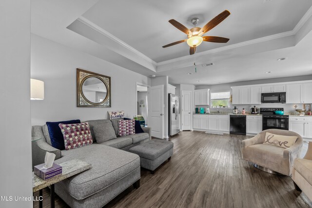 13400 Willow Oak Cir, Gulfport, MS 39503 - living area featuring a raised ceiling, ornamental molding, dark wood finished floors, a ceiling fan, and recessed lighting