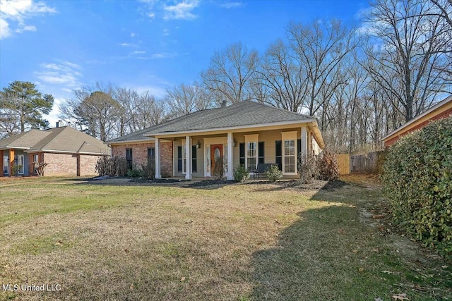 view of front of property featuring a porch and a front lawn