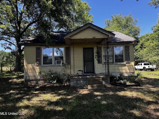 4595 Lucius Taylor Rd, Como, MS 38619 - bungalow-style home with a shingled roof