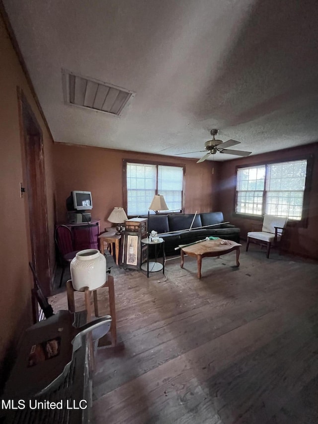 4595 Lucius Taylor Rd, Como, MS 38619 - living area featuring wood-type flooring and a ceiling fan