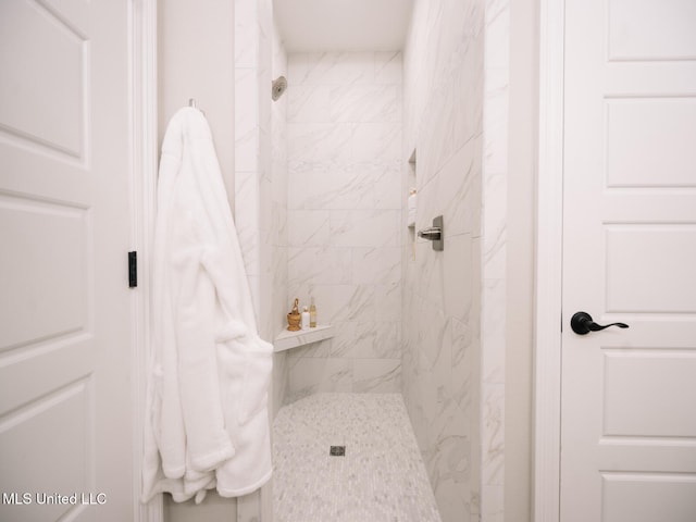10501 Glade Cv, Gulfport, MS 39503 - full bathroom with a tile shower