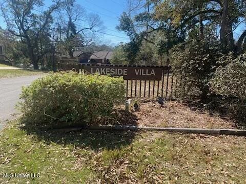 view of community / neighborhood sign