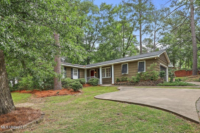 4638 Katherine Blvd, Jackson, MS 39211 - ranch-style home featuring covered porch, a front lawn, and a garage