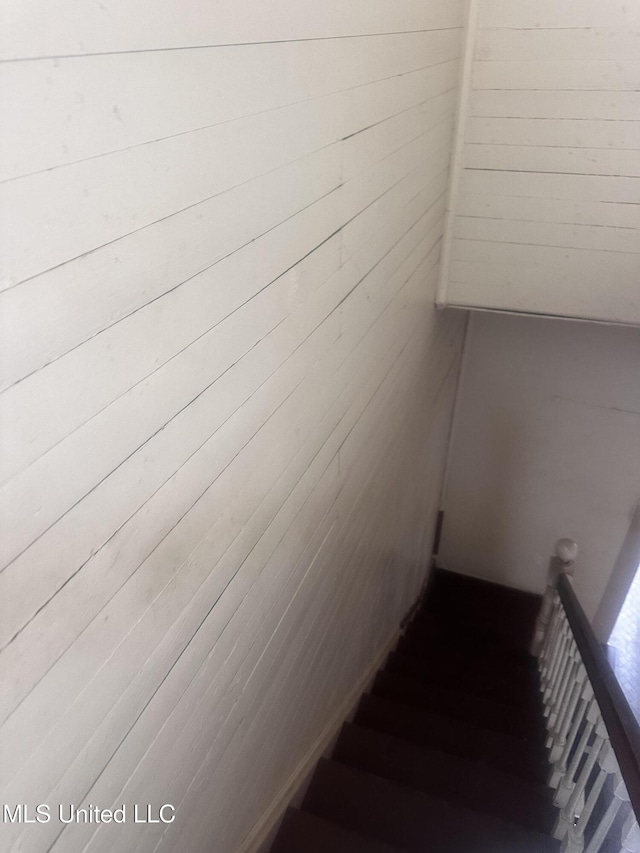 1003 41st Ave, Gulfport, MS 39501 - view of staircase
