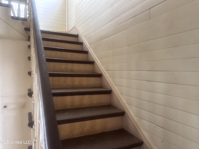 1003 41st Ave, Gulfport, MS 39501 - stairs featuring wood walls