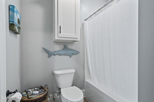 bathroom featuring toilet and shower / tub combo