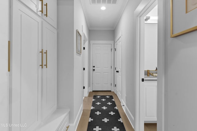 118 Seymour Dr, Madison, MS 39110 - hallway with crown molding and baseboards