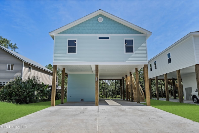 view of front of house with a front yard and a carport