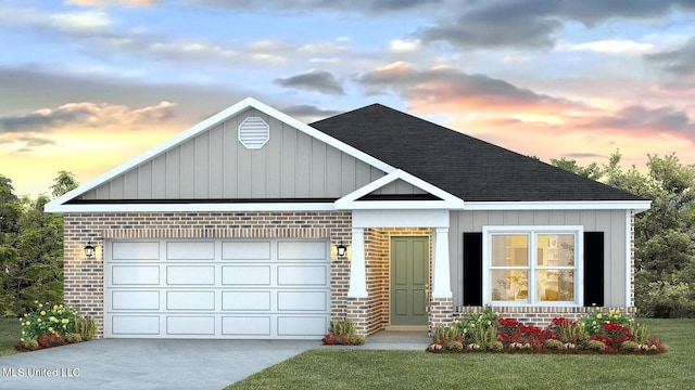 view of front of house featuring a garage and a yard