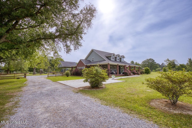 view of front facade with a porch and a front lawn