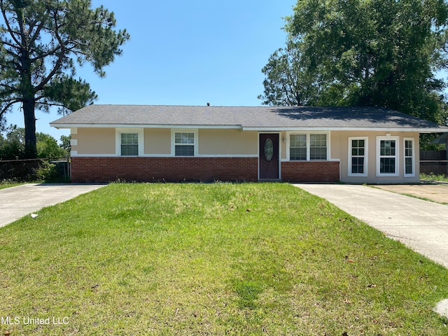 single story home with a front yard