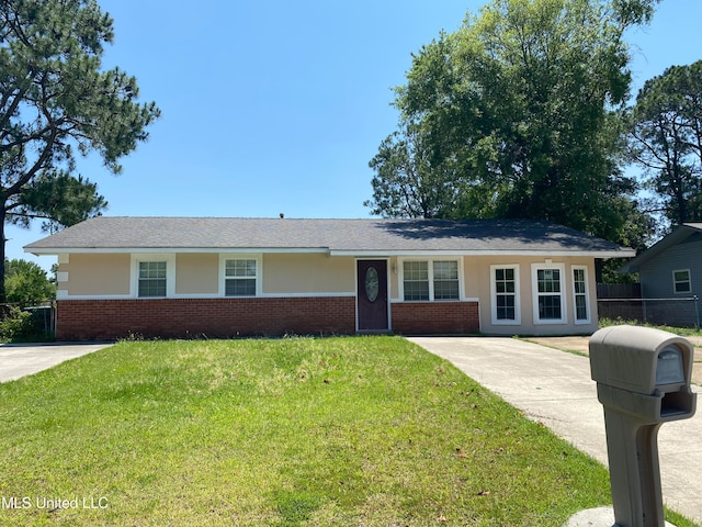 ranch-style house featuring a front lawn