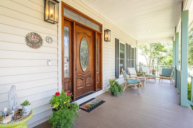 entrance to property featuring covered porch