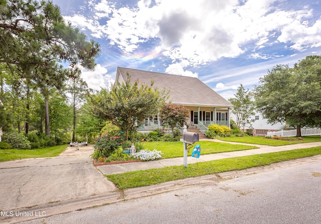 view of front of property featuring covered porch and a front lawn