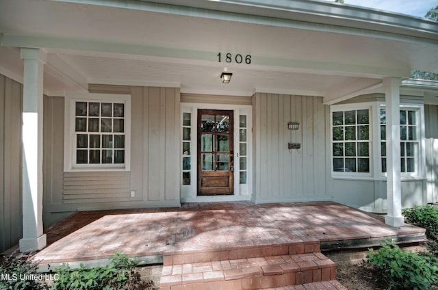 entrance to property featuring a porch