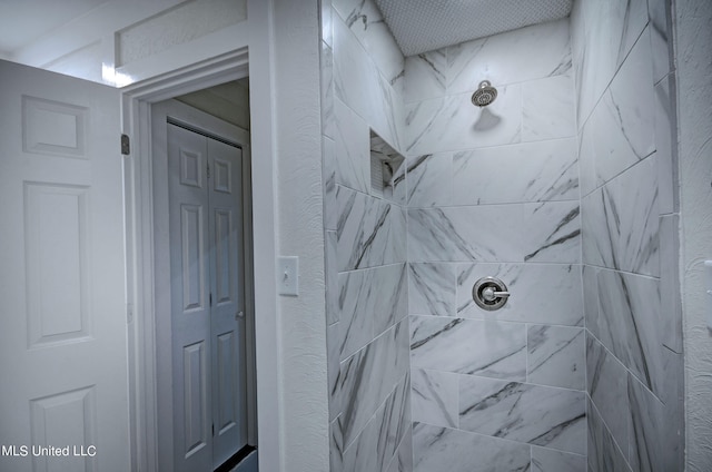 bathroom featuring tiled shower