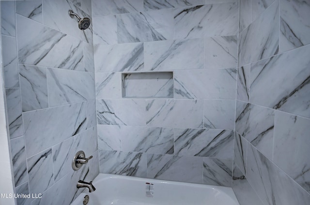 room details with tiled shower / bath