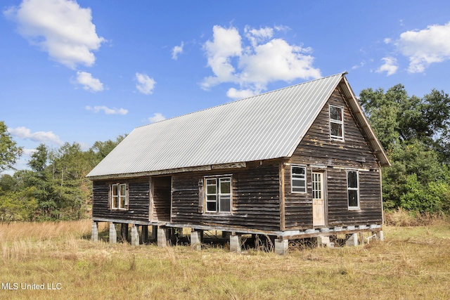 view of property exterior