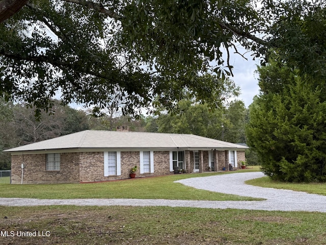 ranch-style home with a front yard