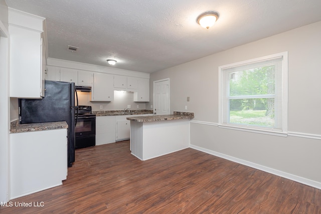 27 Wisteria Ct, Jackson, MS 39204 - kitchen with black appliances, a peninsula, dark wood-style flooring, a sink, and a textured ceiling