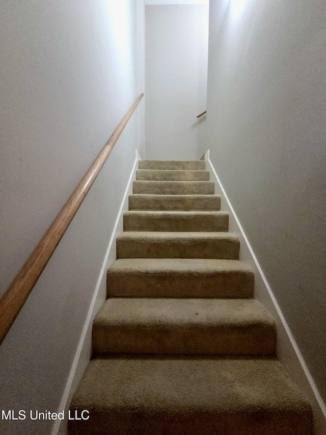 305 Flagstone Dr, Brandon, MS 39042 - view of stairway