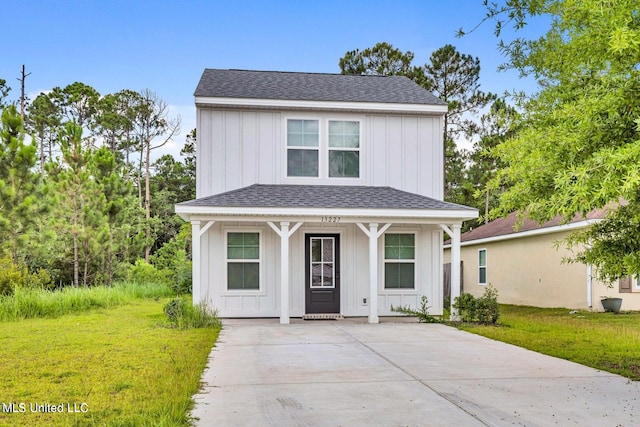 view of front of property with a front yard