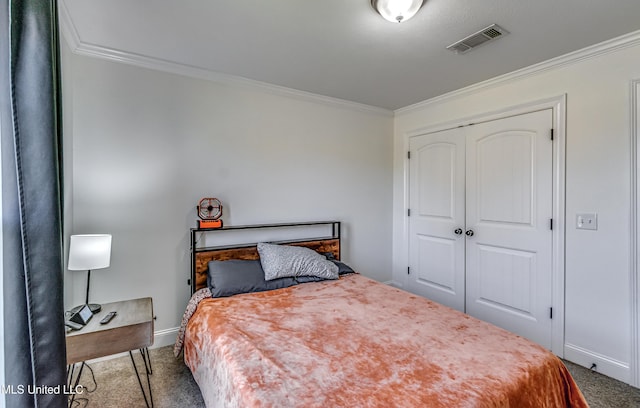 bedroom featuring visible vents, ornamental molding, a closet, carpet floors, and baseboards