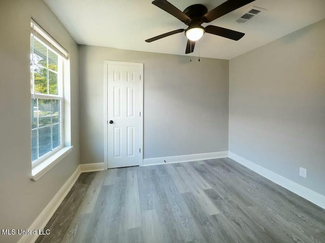 empty room featuring light hardwood / wood-style floors and ceiling fan