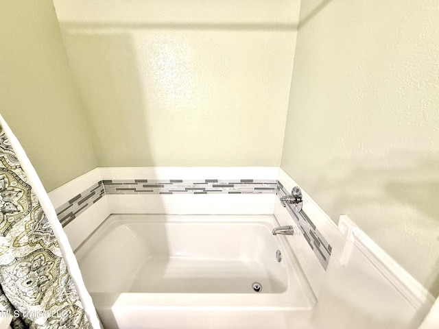 2006 Eden St, Pascagoula, MS 39581 - full bath featuring a garden tub