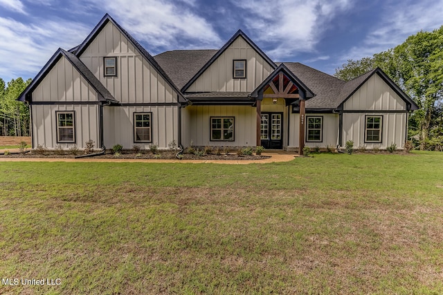 view of front of home featuring a front yard