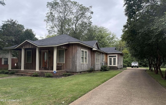 103 Park Ave, Indianola, MS 38751 - view of front of property with a porch and a front lawn